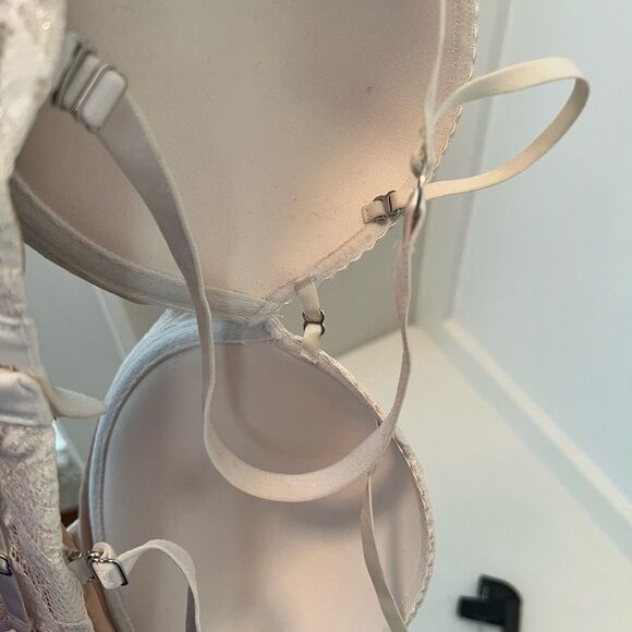 Beautiful Victoria’s Secret Bra - Worn 2x - Picture 5 of 7